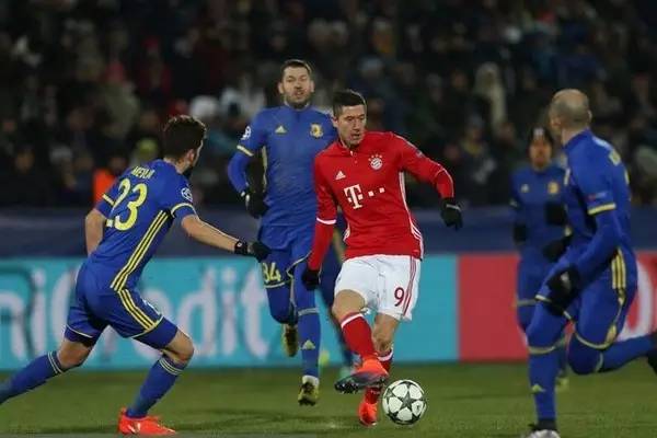 的紧密合作 的紧密合作